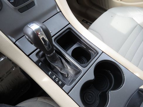 Used 2013 Ford Taurus SE image 23