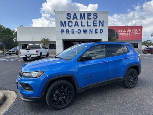 Used 2025 Jeep Compass Latitude w/ Altitude Special Edition image 1