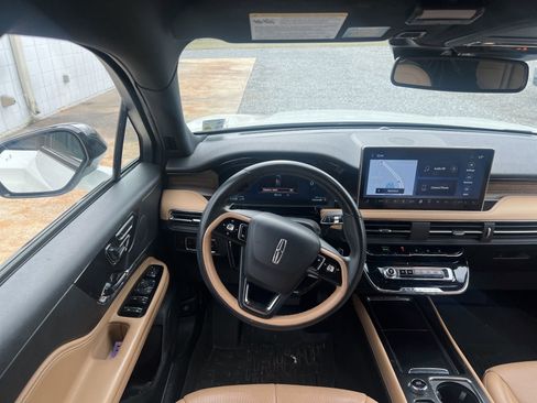 Used 2023 Lincoln Corsair Reserve w/ Jet Appearance Package image 11