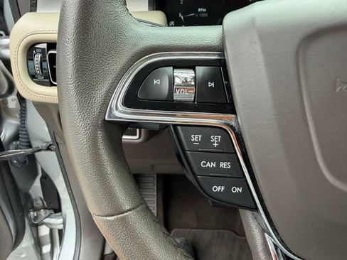 Certified 2022 Lincoln Nautilus FWD w/ Premium Package image 26