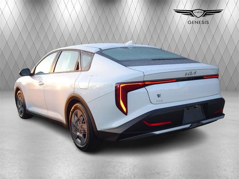 Used 2025 Kia K4 LX image 3