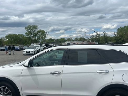 Used 2018 Hyundai Santa Fe SE AWD/4WD image 2