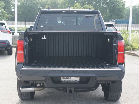 Used 2025 Toyota Tacoma Limited AWD/4WD image 17