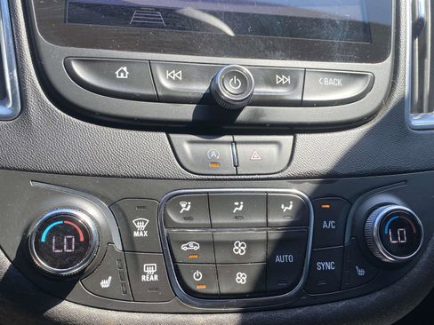 Used 2021 Chevrolet Malibu LT FWD image 25