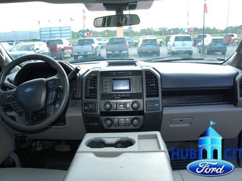 Used 2022 Ford F250 XL w/ Power Equipment Group AWD/4WD image 18