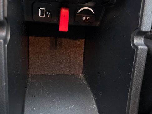 Used 2016 Jeep Cherokee Trailhawk w/ Comfort/Convenience Group image 39