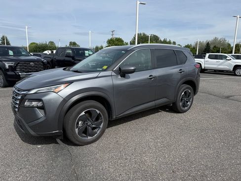 Used 2025 Nissan Rogue SV w/ SV Premium Package AWD/4WD image 2