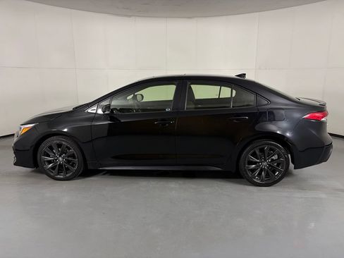 Used 2024 Toyota Corolla SE w/ SE Premium Package FWD image 5