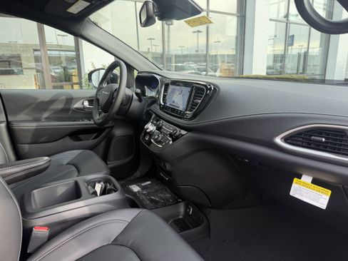 New 2026 Chrysler Pacifica Select image 19