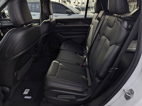 New 2025 Jeep Grand Cherokee L Limited image 8