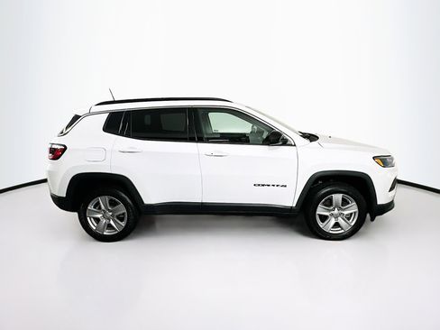 Used 2022 Jeep Compass Latitude image 10