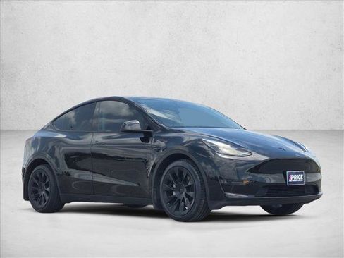 Used 2024 Tesla Model Y Long Range AWD/4WD image 3