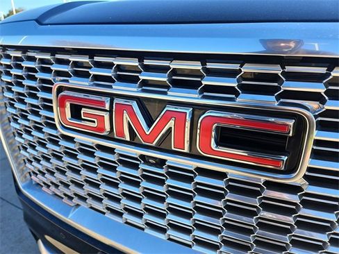 Used 2024 GMC Yukon XL Denali image 30