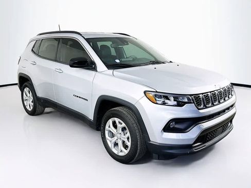 Used 2024 Jeep Compass Latitude image 24