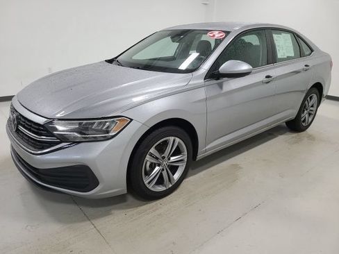 Used 2024 Volkswagen Jetta SE FWD image 32