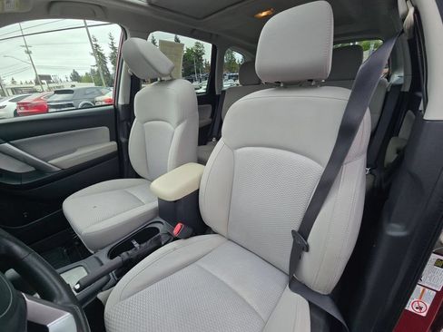 Used 2017 Subaru Forester 2.5i Premium AWD/4WD image 21
