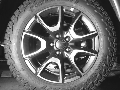 Used 2025 Jeep Compass Trailhawk AWD/4WD image 15