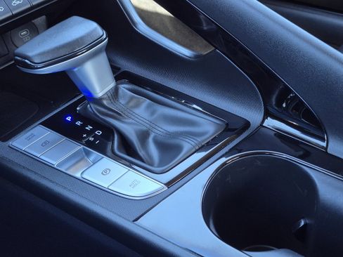 Certified 2025 Hyundai Elantra Limited image 25