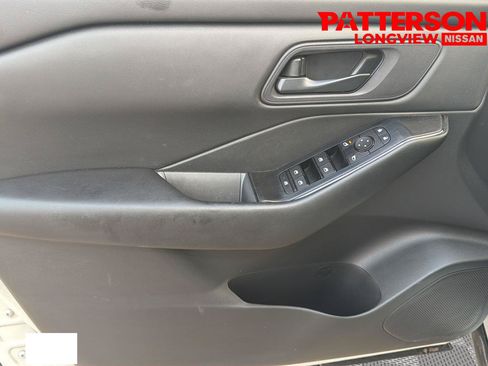 Used 2024 Nissan Rogue S FWD image 18