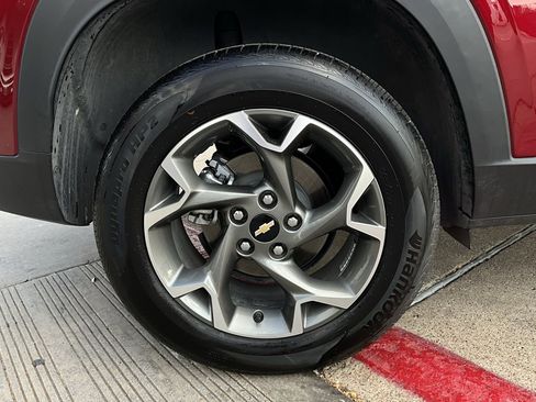 Used 2025 Chevrolet Trax LT image 9