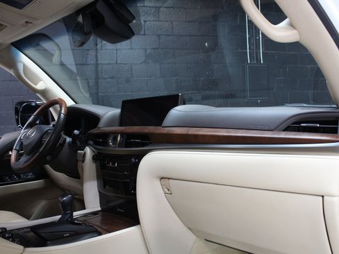 Used 2021 Lexus LX 570 4WD w/ Luxury Package image 49