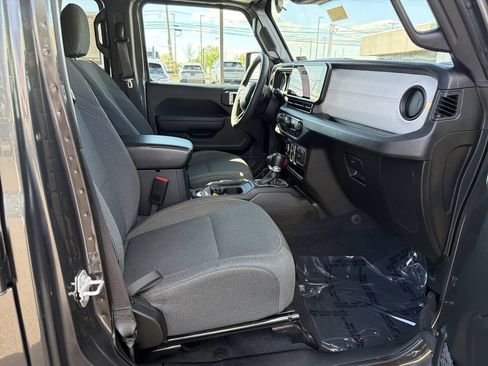 Used 2024 Jeep Wrangler Unlimited w/ Convenience Group AWD/4WD image 16