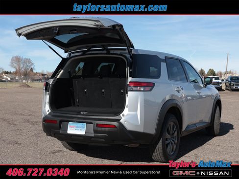 Used 2024 Nissan Pathfinder S image 30