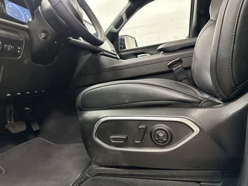 Used 2024 Jeep Wagoneer L Series II w/ Flexible Seating Group RWD image 27