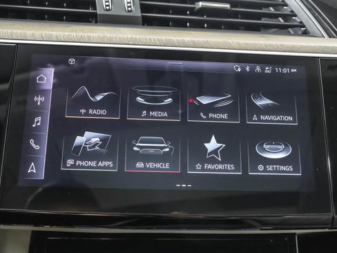 Used 2024 Audi Q8 e-tron Premium Plus w/ Premium Plus Package image 29