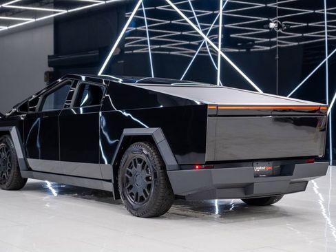 Used 2024 Tesla Cybertruck AWD Crew Cab image 12