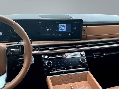 Used 2025 Hyundai Santa Fe Limited FWD image 9