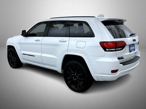Certified 2022 Jeep Grand Cherokee Laredo X AWD/4WD image 7