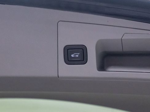 Certified 2022 Cadillac XT5 Premium Luxury w/ LPO, Floor Liner Package image 34