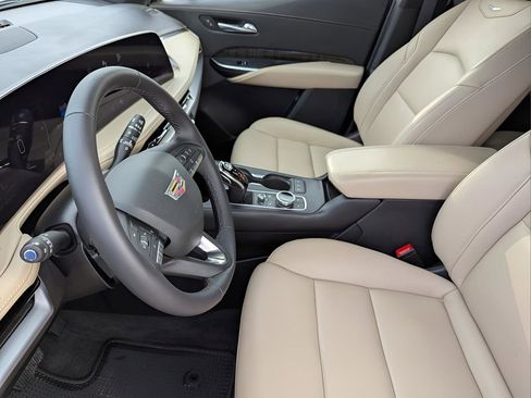 Certified 2024 Cadillac XT4 Premium Luxury image 8