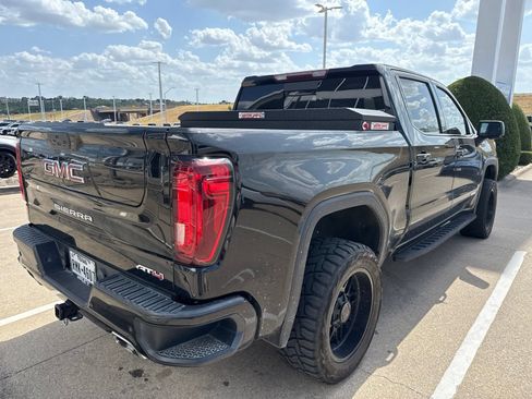 Used 2022 GMC Sierra 1500 AT4 w/ AT4 Premium Package AWD/4WD image 9