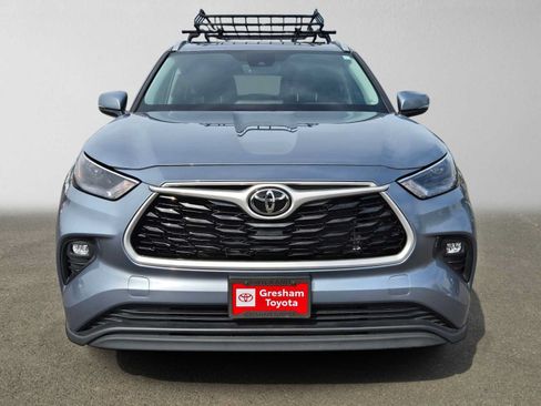 Used 2023 Toyota Highlander XLE AWD/4WD image 10