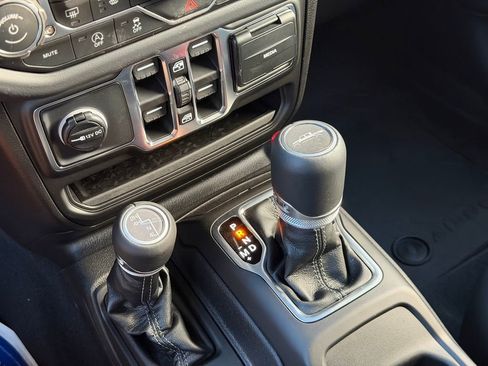New 2026 Jeep Gladiator Sport AWD/4WD image 17