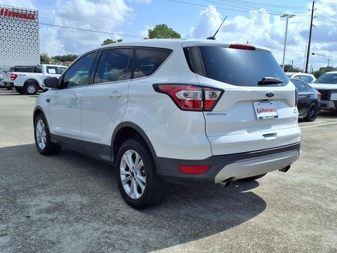 Used 2017 Ford Escape SE FWD image 3