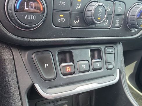 Used 2018 GMC Terrain SLT w/ Preferred Package FWD image 18