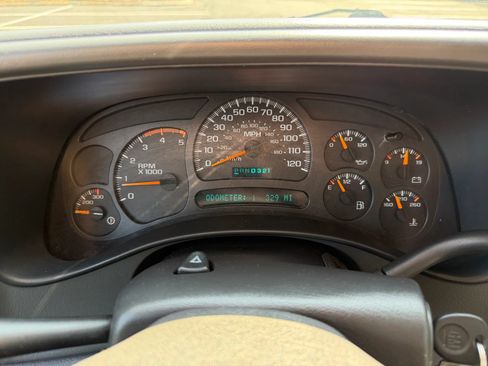 Used 2005 Chevrolet Silverado 2500 LS w/ Heavy-Duty Power Package AWD/4WD image 24