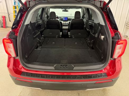 Certified 2021 Ford Explorer XLT w/ Equipment Group 202A AWD/4WD image 36