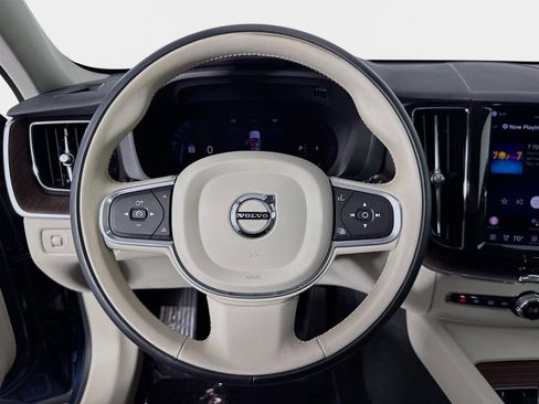Used 2022 Volvo XC60 B5 Momentum w/ Climate Package image 13
