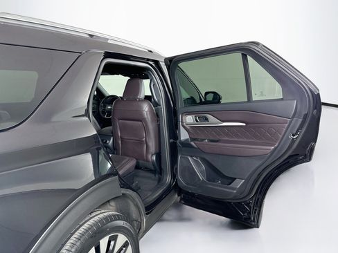 Used 2025 Ford Explorer Platinum w/ LUX Leather Package AWD/4WD image 33