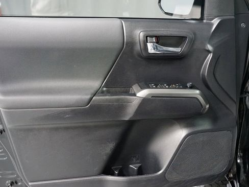 Used 2020 Toyota Tacoma TRD Off-Road w/ Technology Package image 28