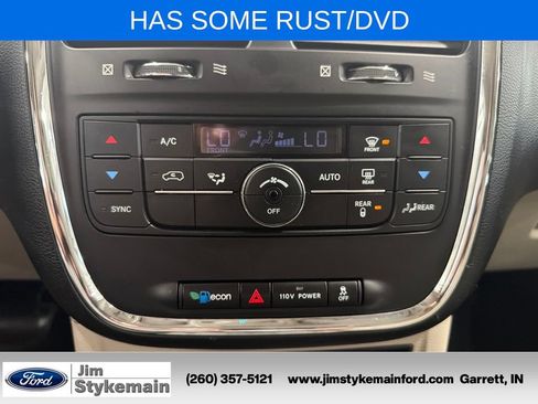 Used 2011 Chrysler Town & Country Touring w/ Entertainment Group #1 FWD image 27