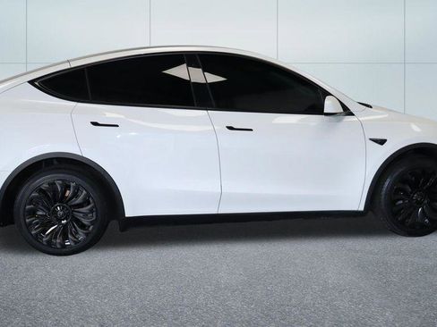 Used 2022 Tesla Model Y Long Range AWD/4WD image 9