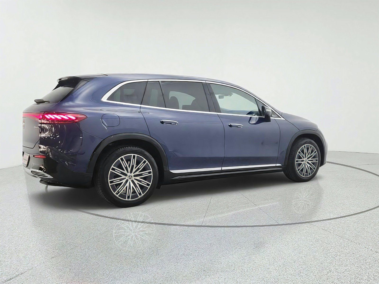 Used 2023 Mercedes-Benz EQS 580 4MATIC SUV image 5