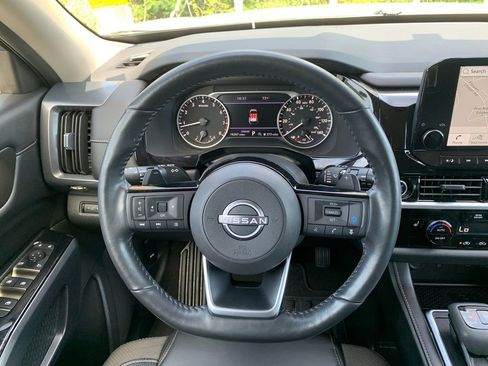 Used 2023 Nissan Pathfinder SL FWD image 13