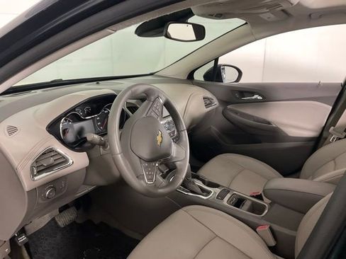 Used 2017 Chevrolet Cruze Premier image 22