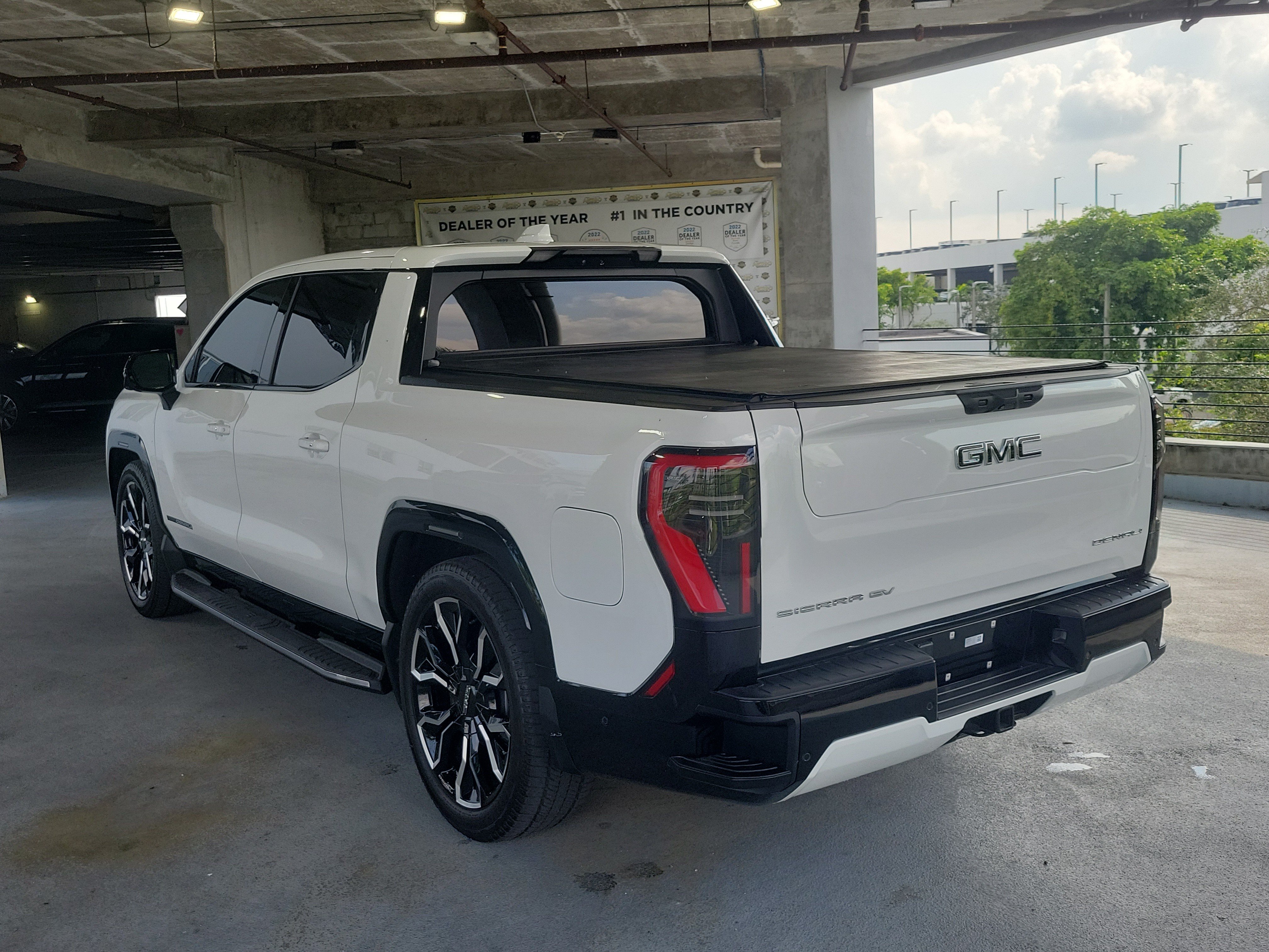 Used 2025 GMC Sierra EV Denali AWD/4WD image 3